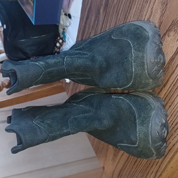 🌨 Earth Black Suede Hiking Ankle Boot 🌨 - Picture 2 of 7